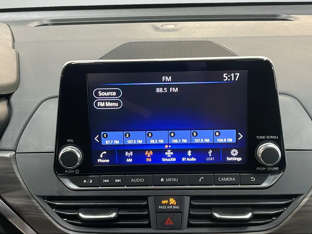 Used 2025 Silver Nissan 2.5 SV image 14