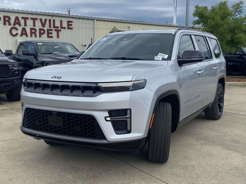 New 2026 Silver-Zynith Exterior Paint Jeep Limited Reserve image 3
