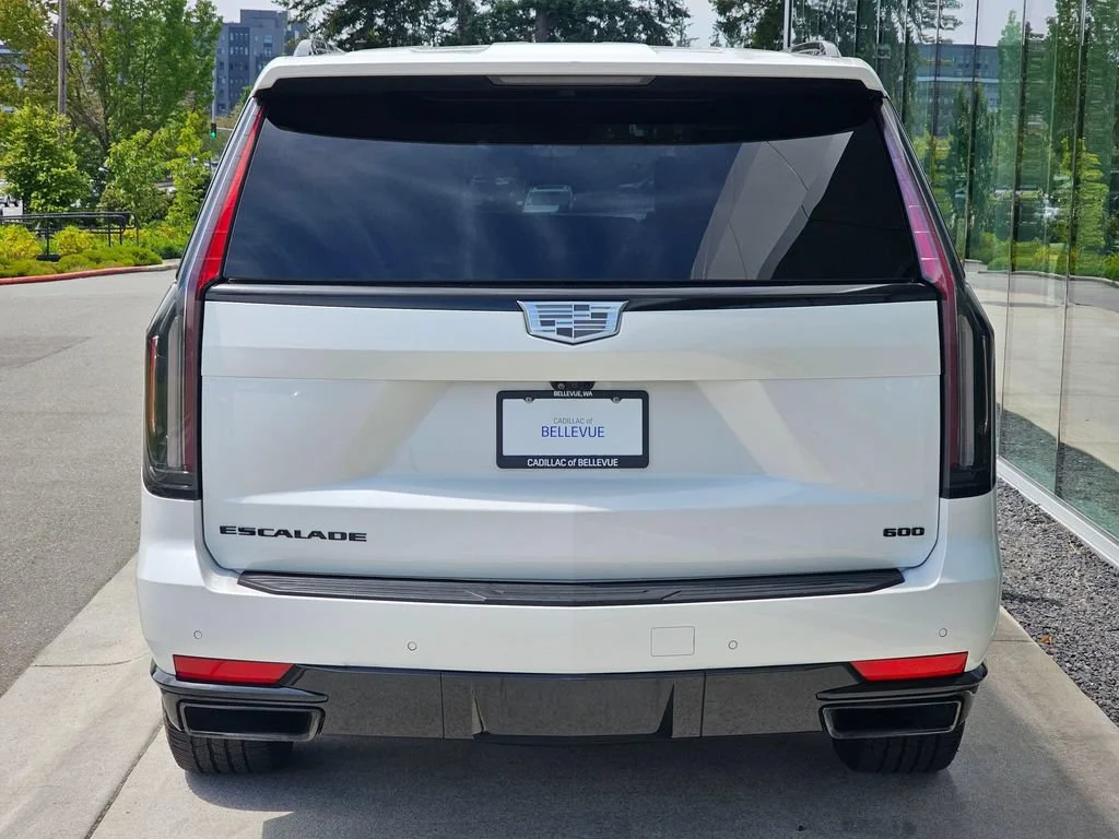 Used 2021 CRYSTAL WHITE TRICOAT Cadillac Sport Platinum image 4