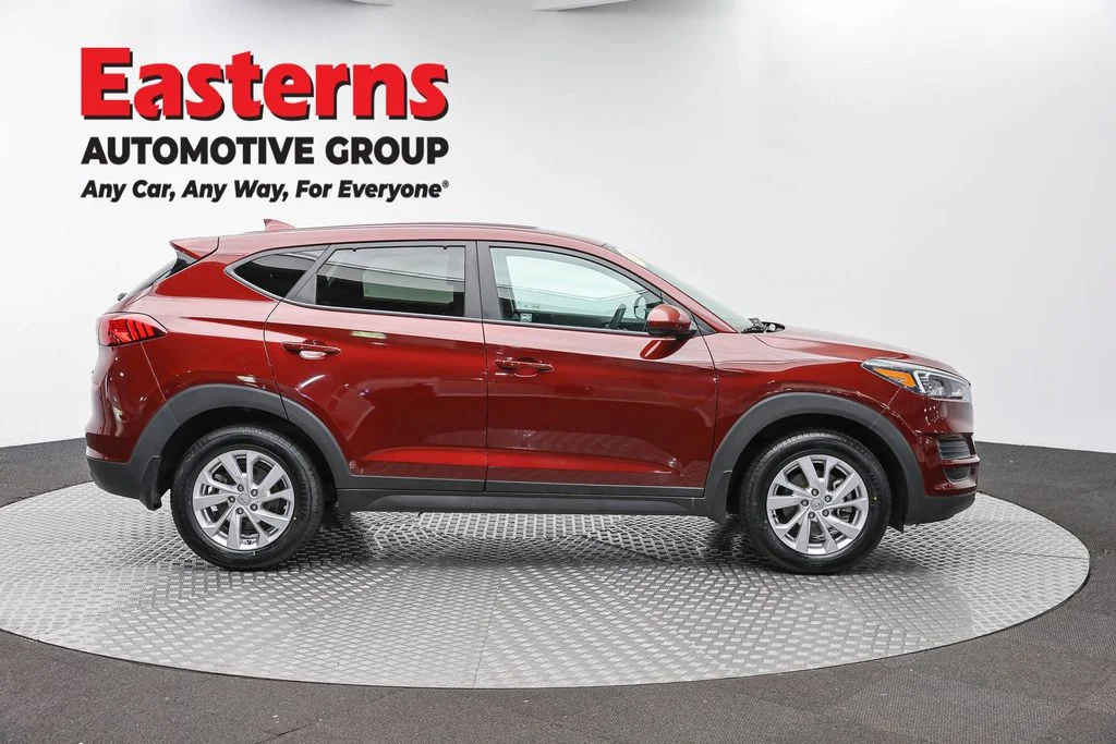 Used 2020 Red Hyundai SE image 4