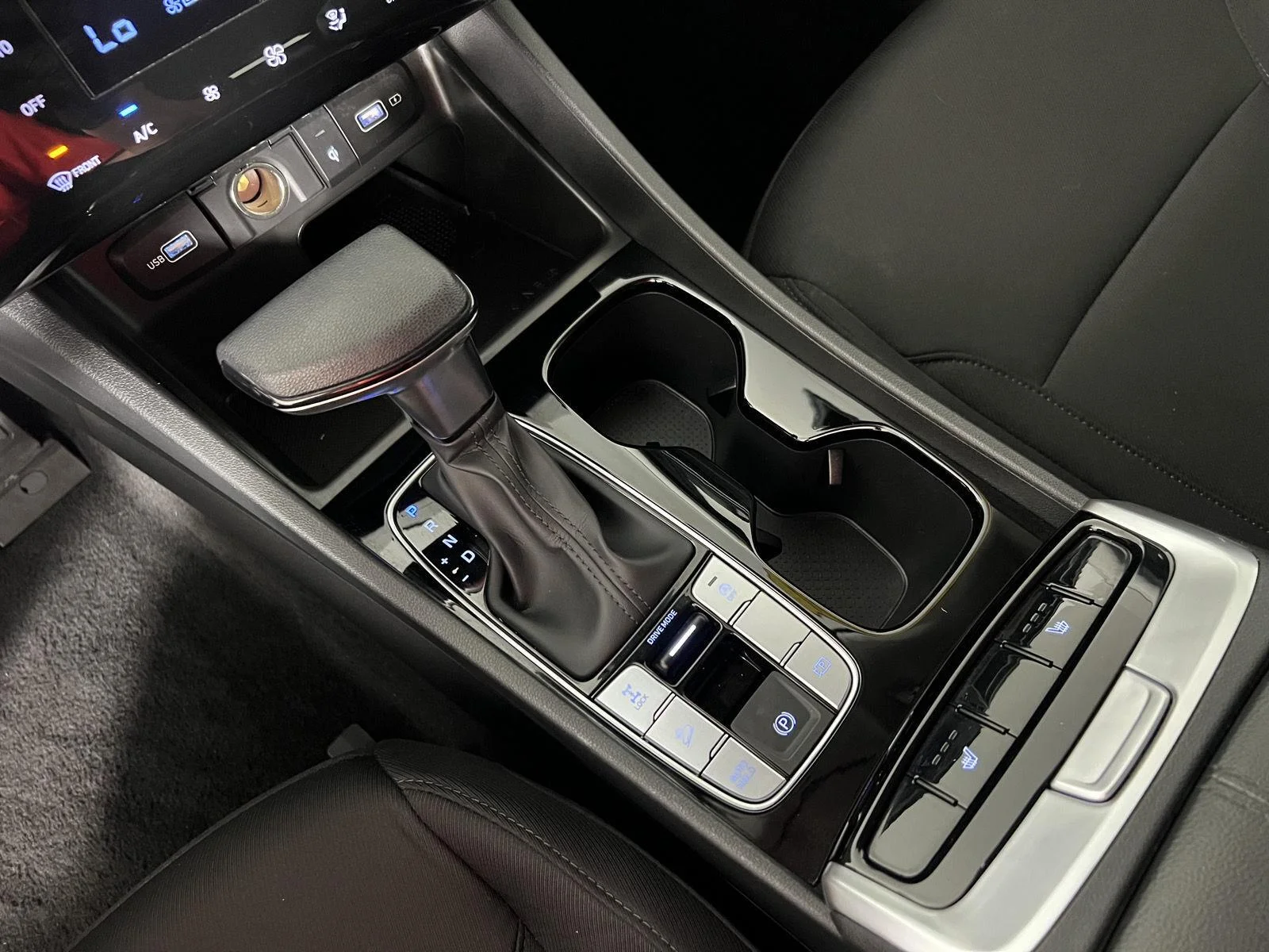 Used 2024 Intense Blue Hyundai SEL image 17