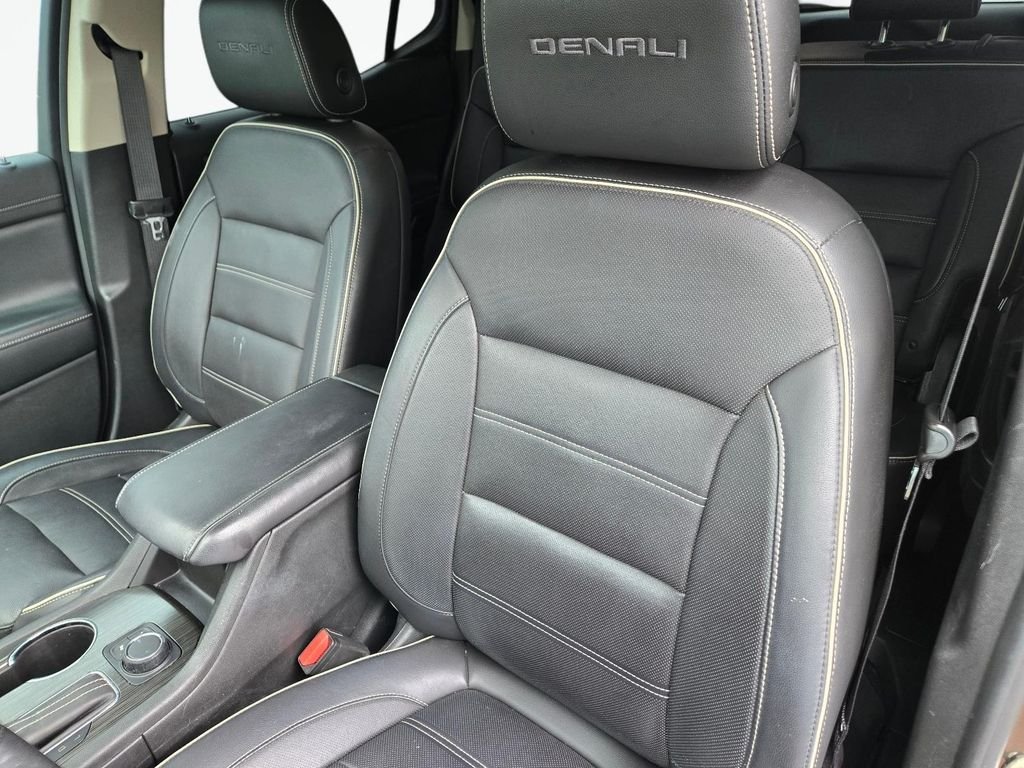 2019 GMC Acadia Denali - Photo 16
