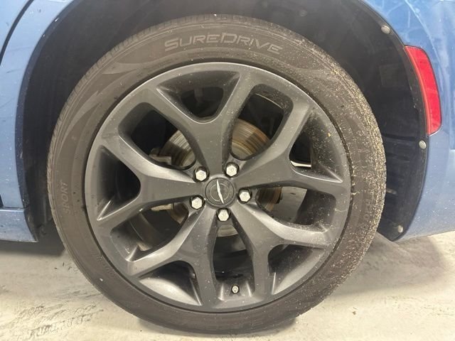 Used 2020  Chrysler Touring image 9