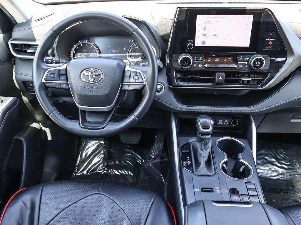2024 Toyota Highlander LE - Photo 36
