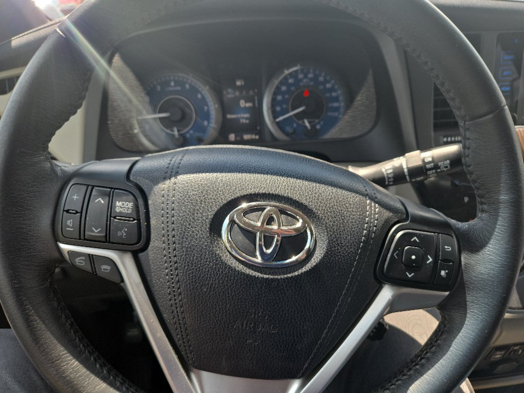 Used 2017 Blue Toyota XLE image 7