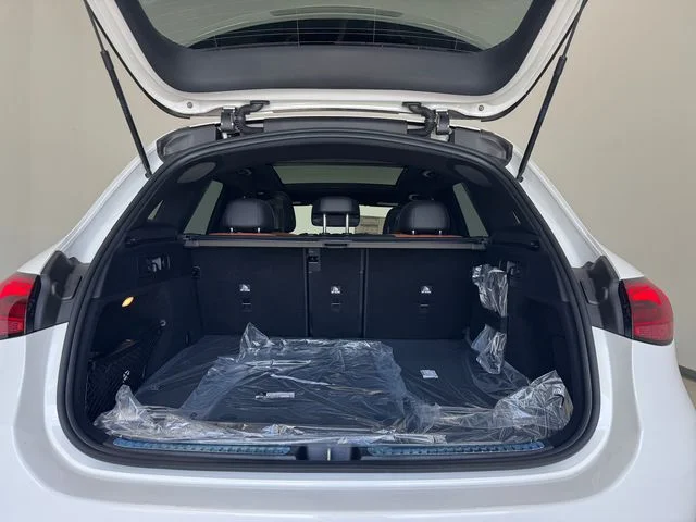 New 2027 White Mercedes-Benz GLC 300 image 8