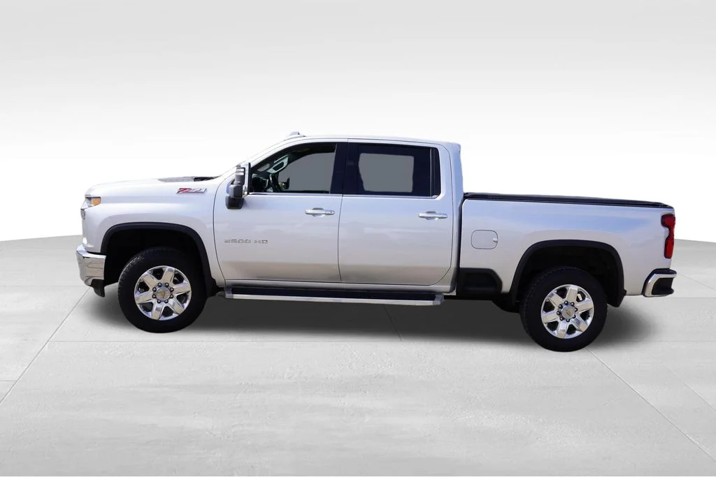 Used 2022 Silver Ice Metallic Chevrolet LTZ image 9
