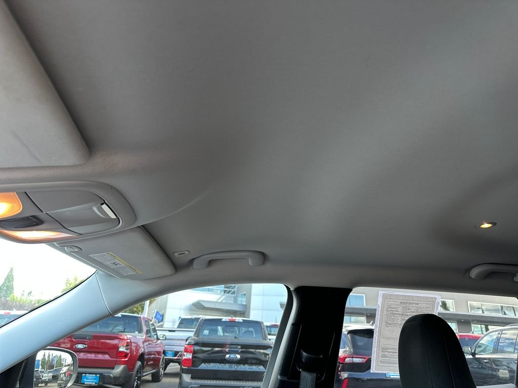 Used 2019 Silver Jeep Latitude image 15