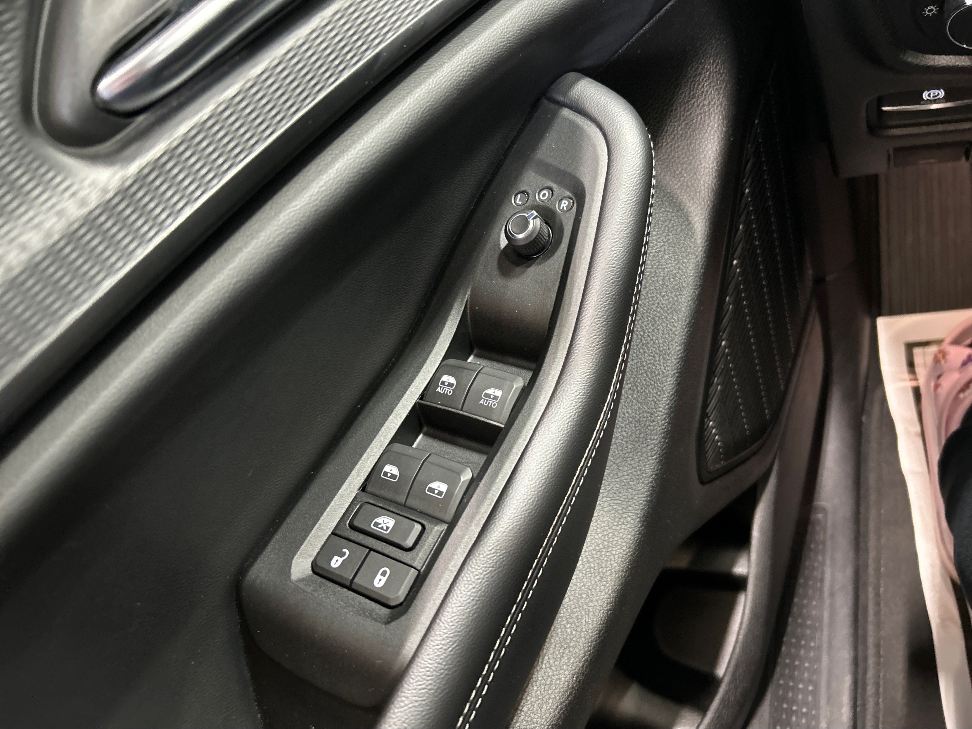 Used 2024 Gray Jeep Altitude image 29