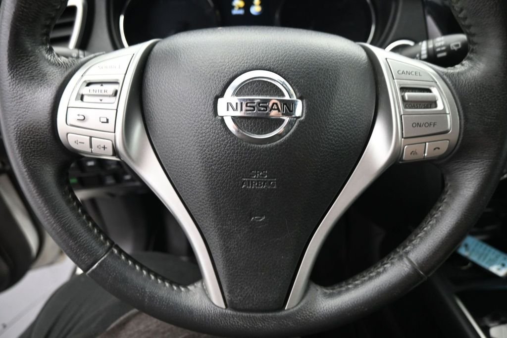 Used 2016 White Nissan SL image 16