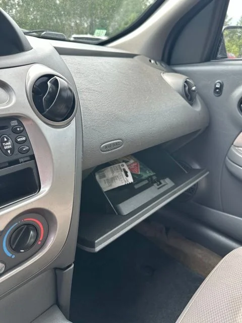 Used 2004 Silver Saturn 2 image 22