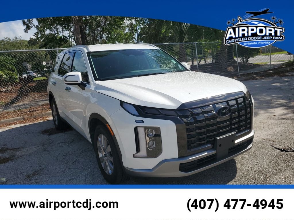 Used 2023 White Hyundai SEL image 1