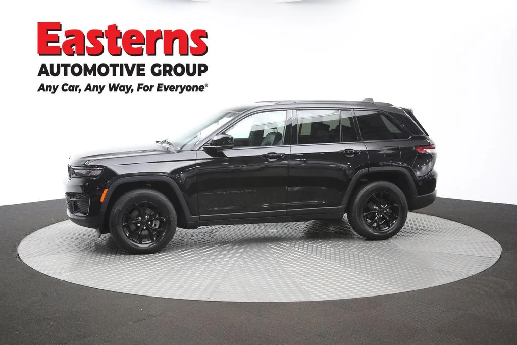 Used 2025 Black Jeep Altitude image 59