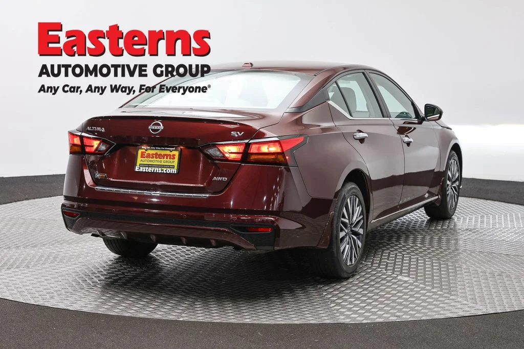 Used 2023 Red Nissan 2.5 SV image 5