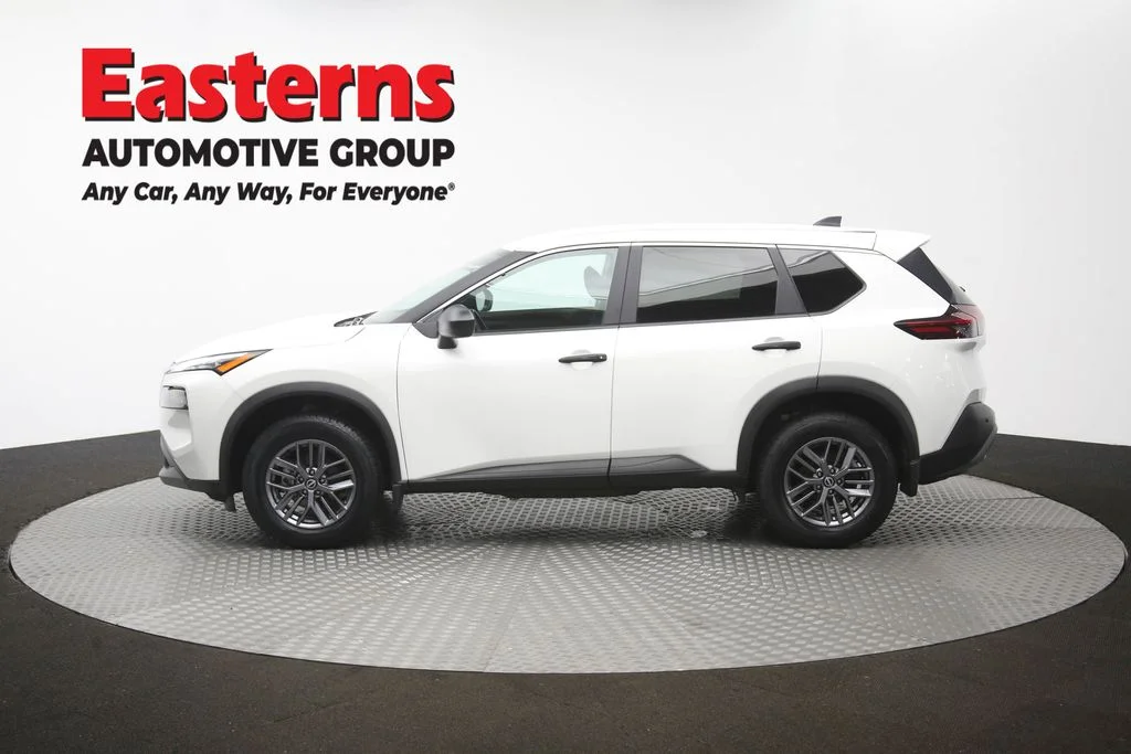 Used 2023 White Nissan S image 60