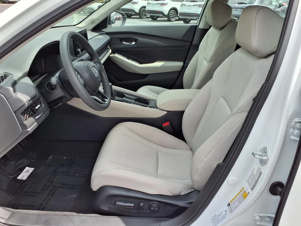 2025 Honda Accord SE - Photo 13