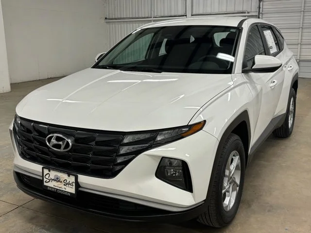 Used 2023 White Hyundai SE image 3
