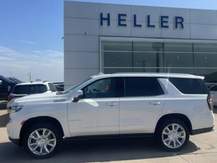 Used 2022 Iridescent Pearl Tricoat Chevrolet High Country image 3