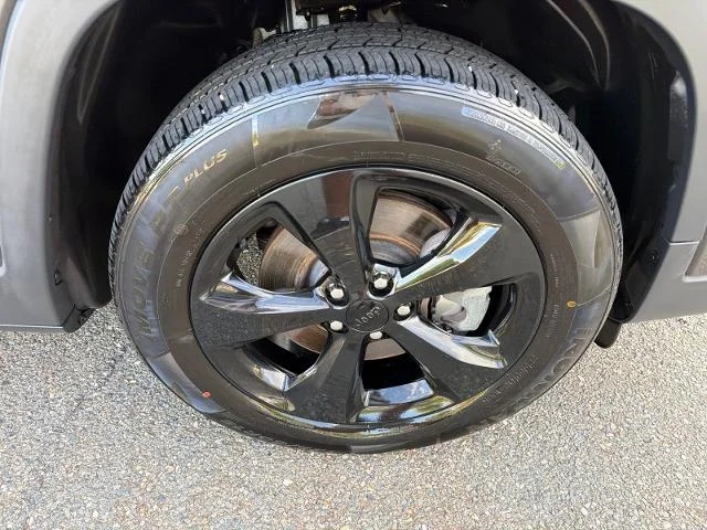 Used 2019 Granite Crystal Clearcoat Metallic Jeep  image 27
