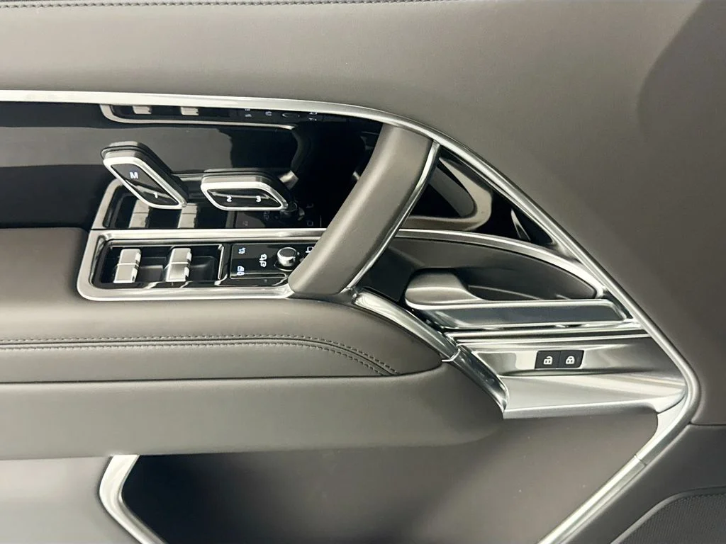 New 2026 Fuji White Land Rover SE image 17