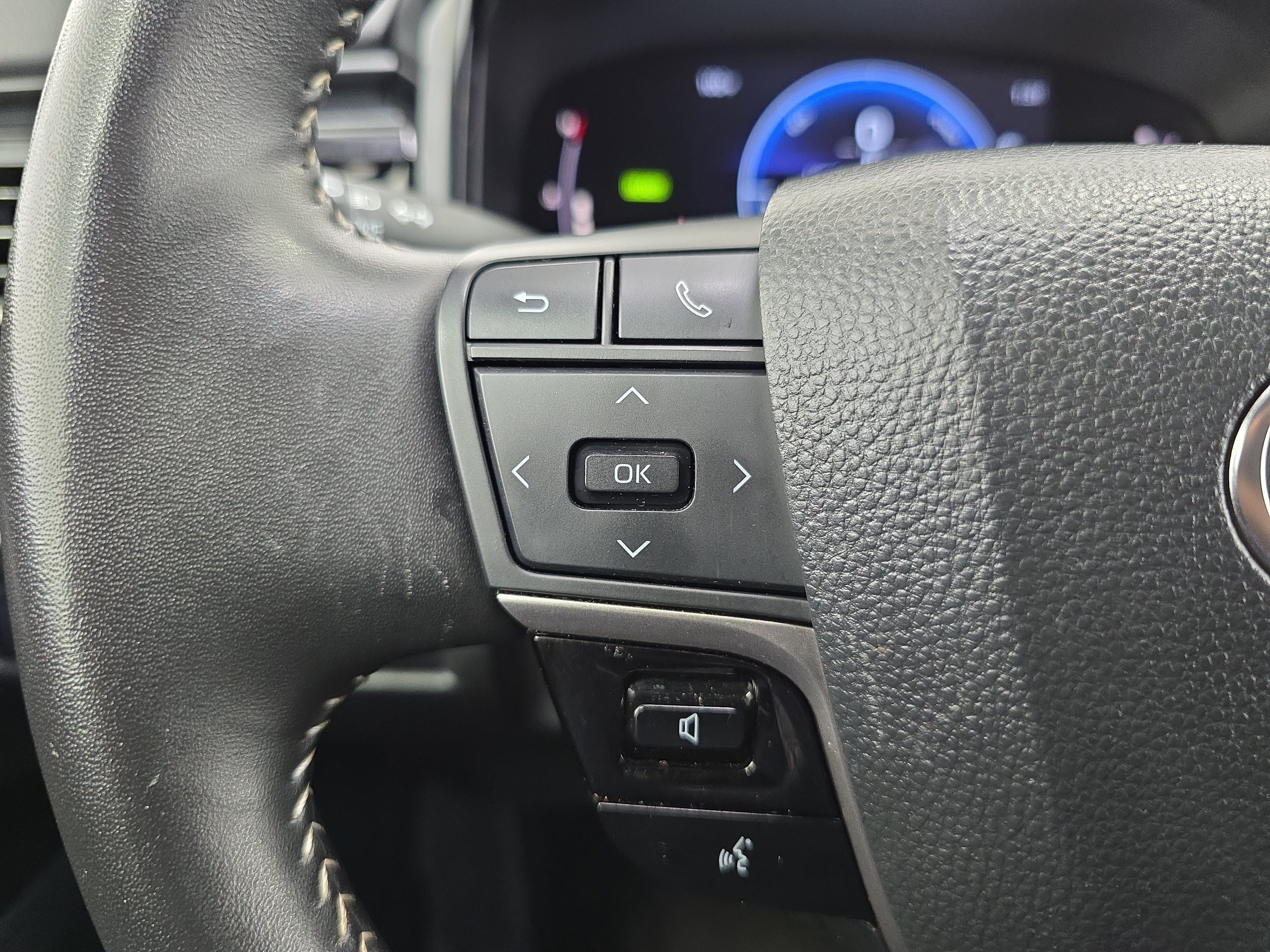 Used 2025 blue Toyota SE image 21