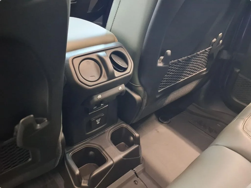 New 2026 Reign Exterior Paint Jeep Mojave X image 8