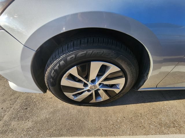 Used 2020 Silver Nissan 2.5 S image 9