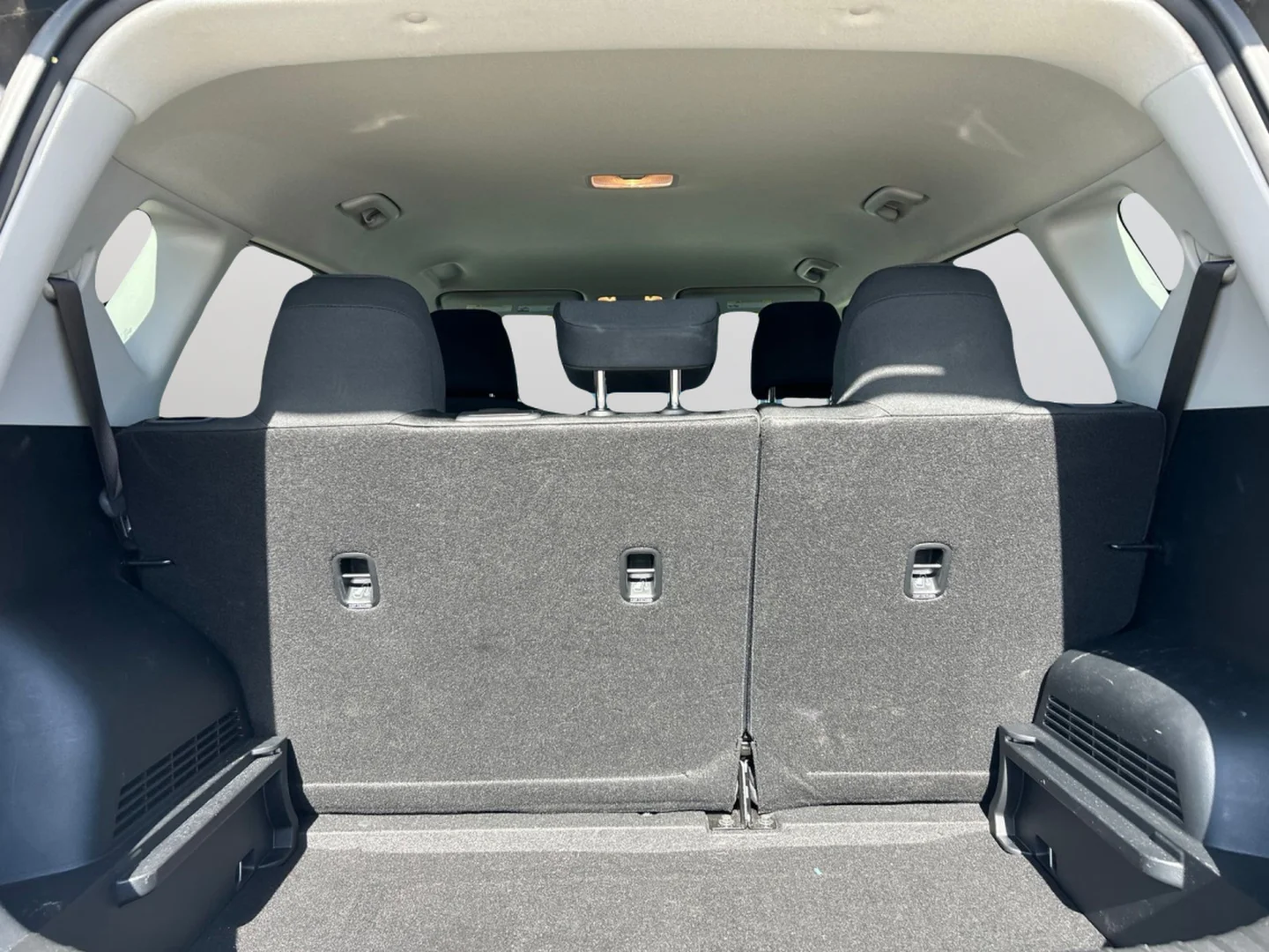 Used 2020 Sparkling Silver Kia LX image 37