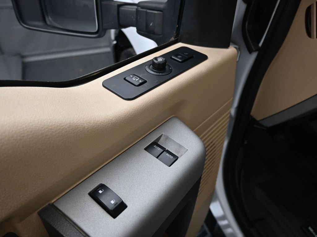 Used 2013 White Ford Lariat image 10