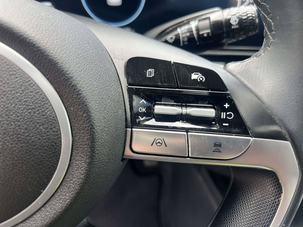 Used 2024 Gray Hyundai SEL image 17