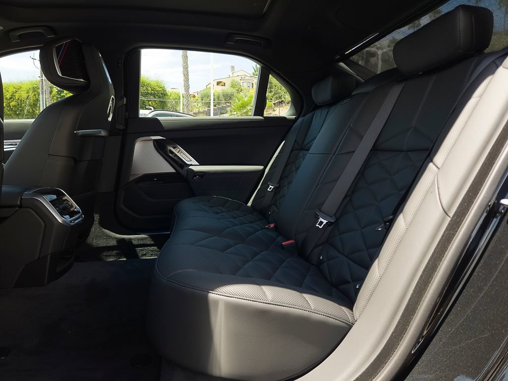 New 2026 Black Sapphire Metallic BMW 740i image 9