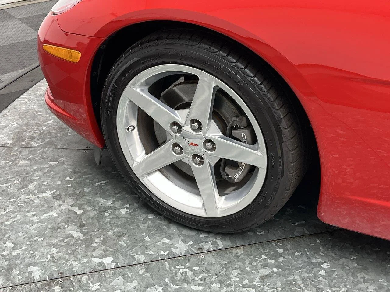 Used 2006 Victory Red Chevrolet  image 26