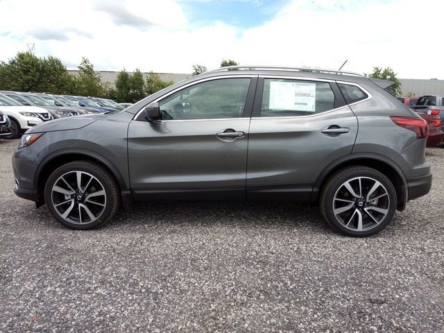 Used 2019 Gun Metallic Nissan SL image 3