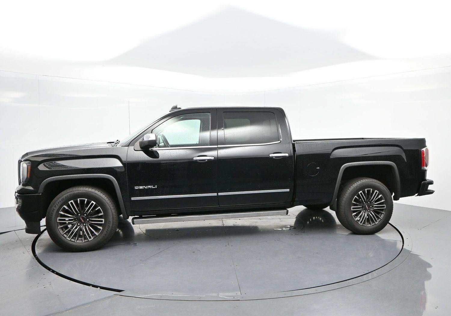 Used 2017 ONYX BLACK GMC Denali image 4