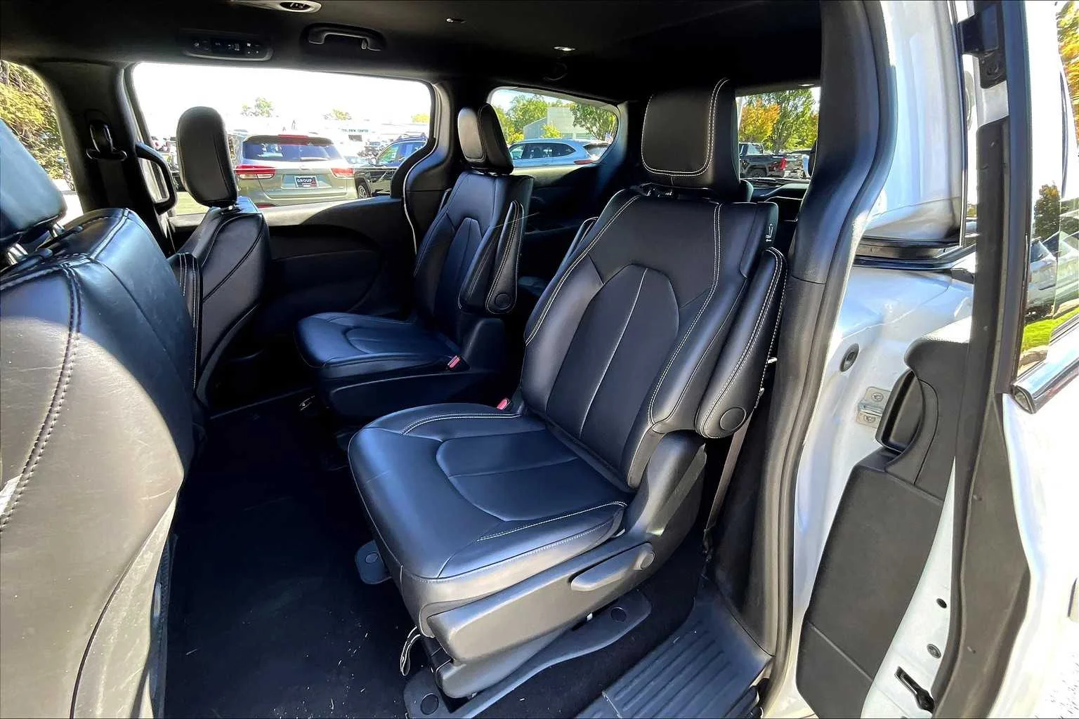 Used 2024 Bright White Clearcoat Chrysler Hybrid S Appearance Pkg image 19