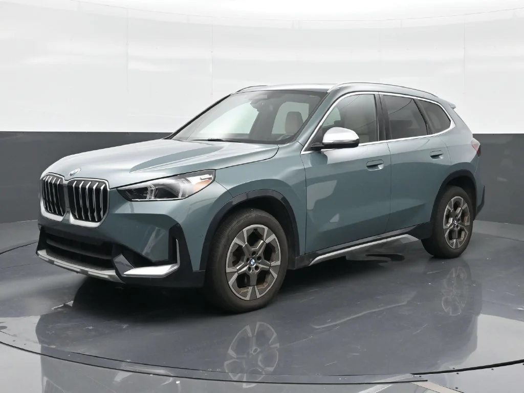 Certified Used 2023 Green BMW xDrive28i image 1