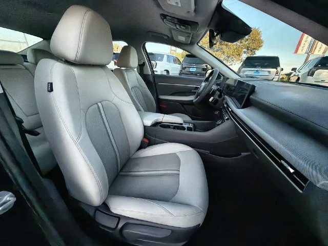 2025 Hyundai Sonata SEL - Photo 26