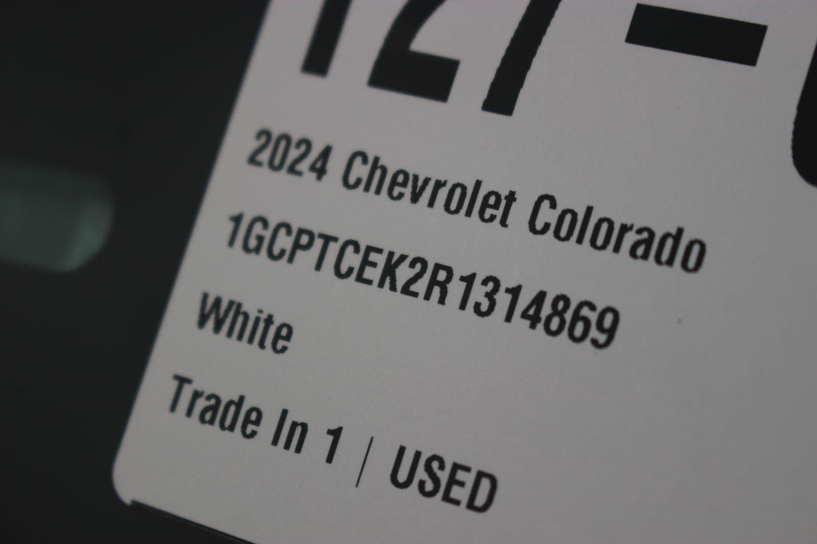 Used 2024 Summit White Chevrolet LT image 39