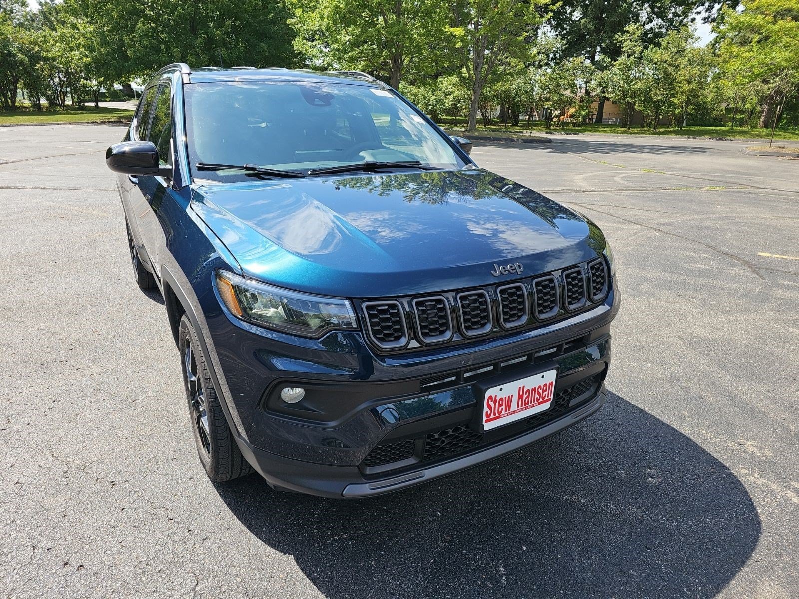 New 2026 Fathom Blue Pearl Coat Jeep Latitude Altitude image 7