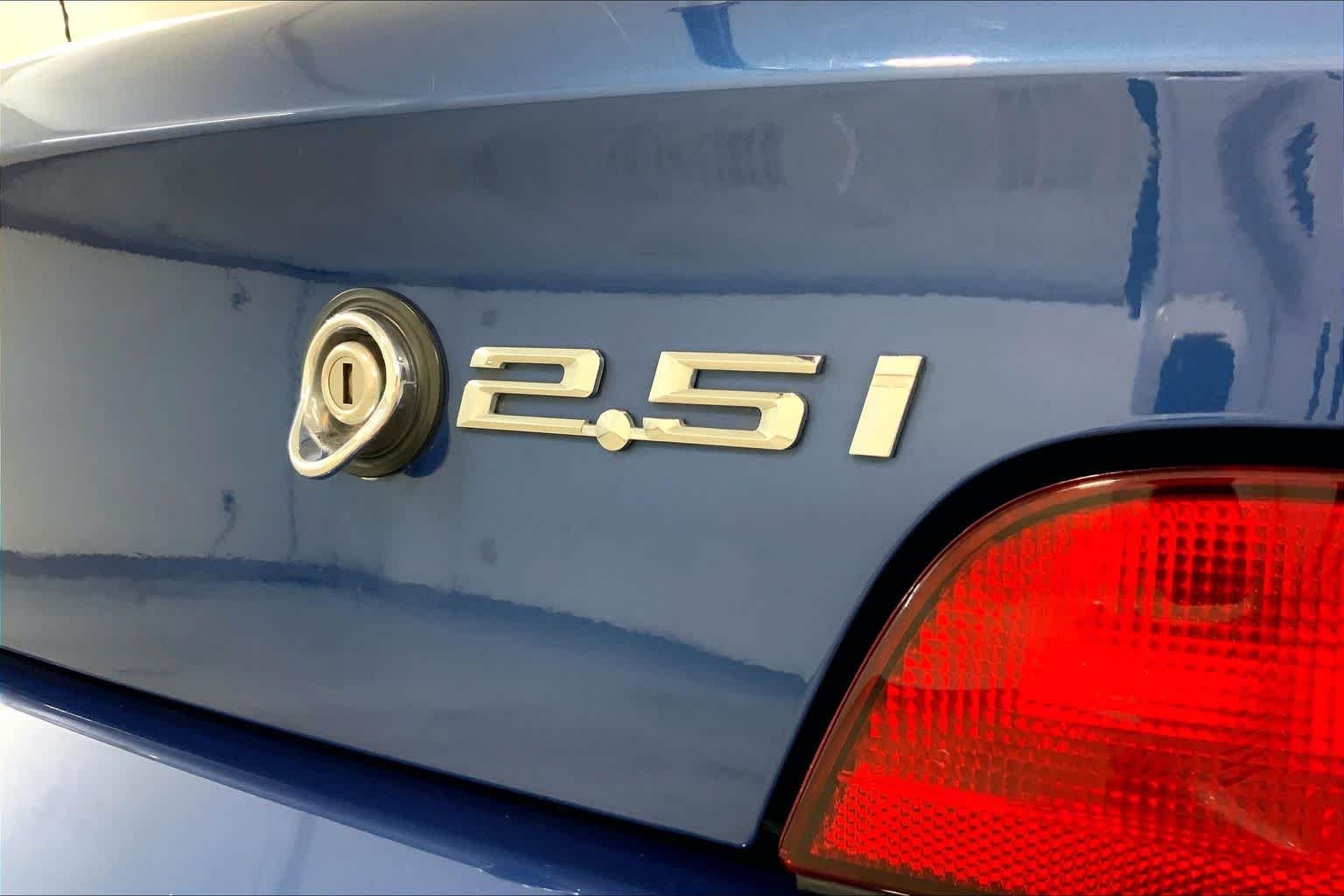Used 2002 Topaz Blue Metallic BMW 2.5i image 9