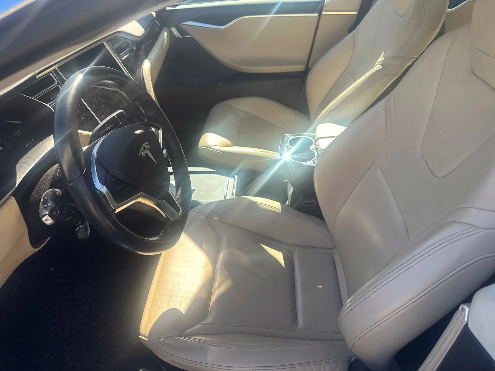 Used 2016 Obsidian Black Metallic Tesla  image 8