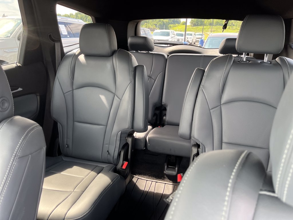Used 2022 Silver Buick Essence image 13