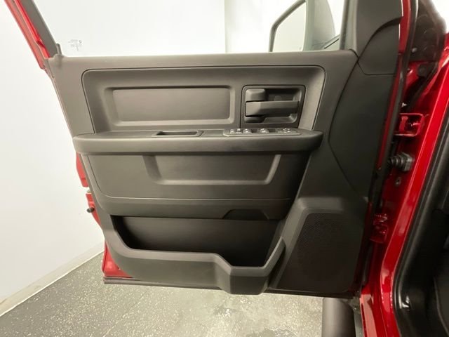 New 2026 Molten Red Pearl-Coat Exterior Paint RAM Tradesman image 9