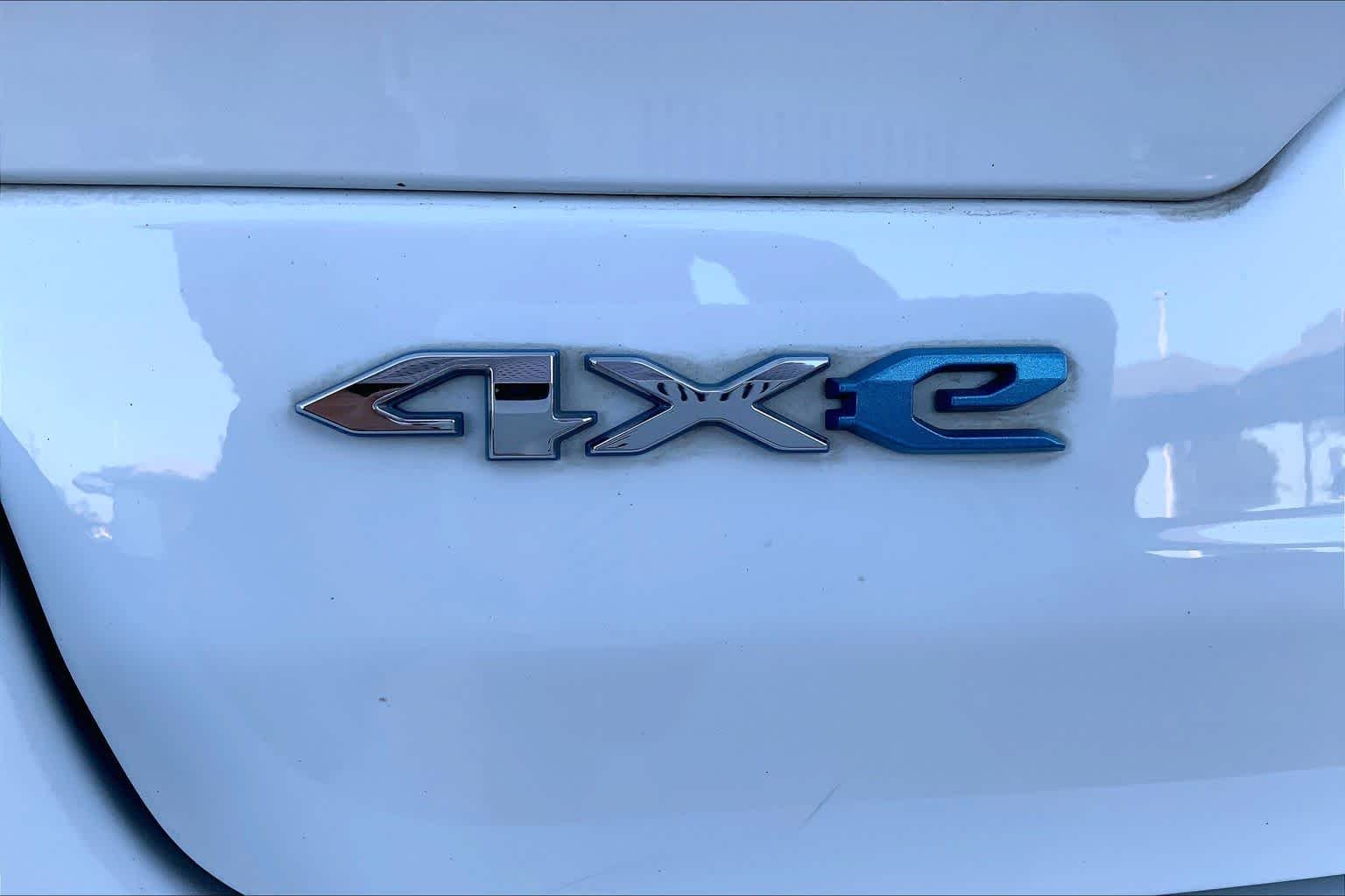 Used 2022 Bright White Clearcoat Jeep  image 30