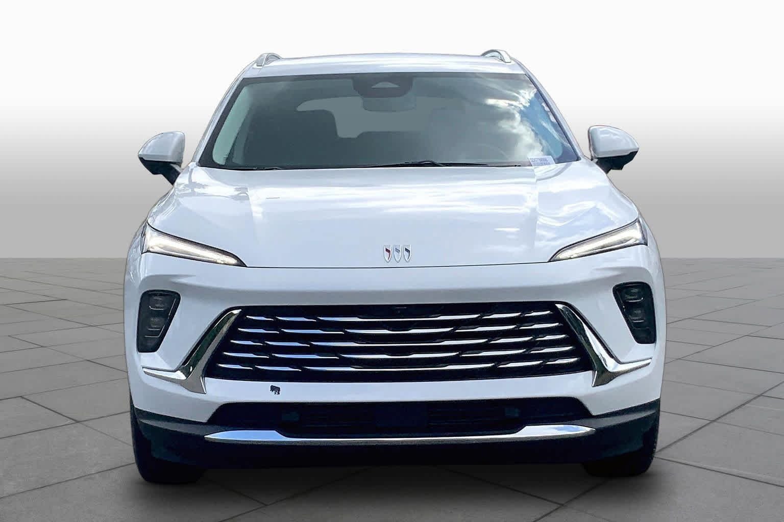 Used 2025 Summit White Buick Preferred image 4