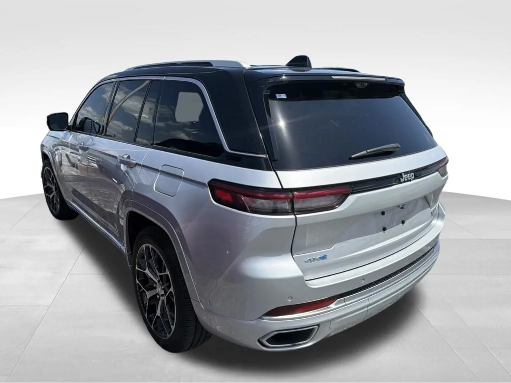 Used 2022 Silver Jeep Summit Reserve 4xe image 13