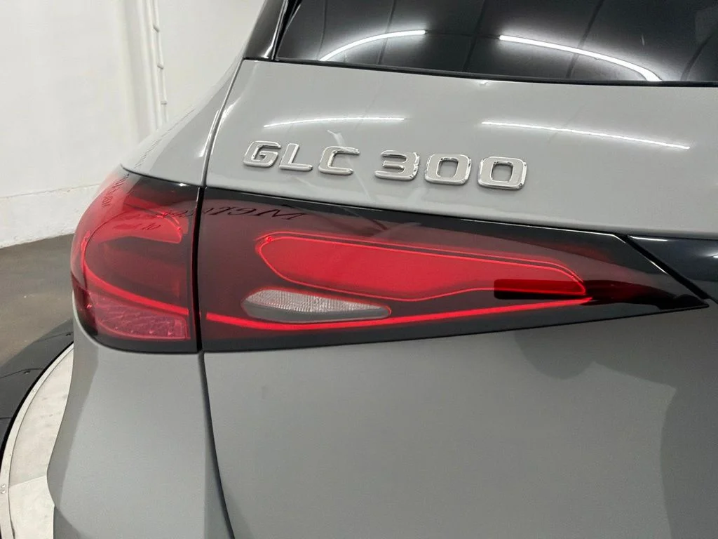 New 2027 White Mercedes-Benz GLC 300 image 11