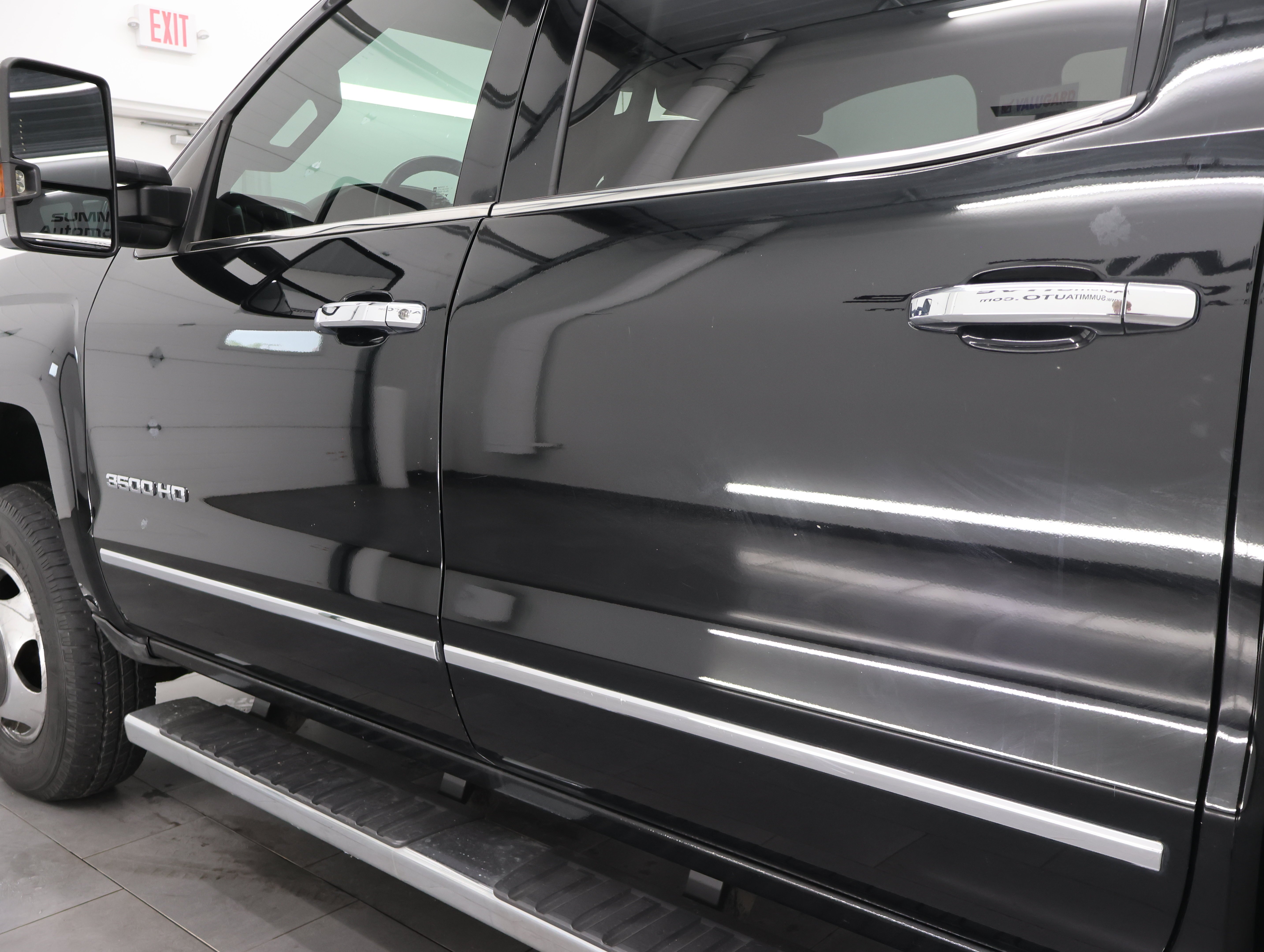 Used 2017 Black Chevrolet 4x4 Crew Cab LTZ DRW: CREW-LONG-DRW-LTZ-6.6L L5P DIESEL-NAV-HEAT/COOL SEATS-BACKUP CAM image 32
