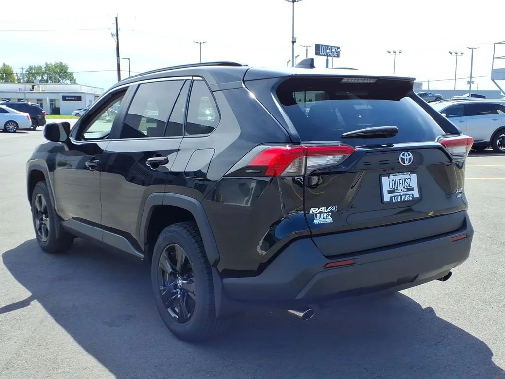 Used 2020 Black Toyota XLE image 8