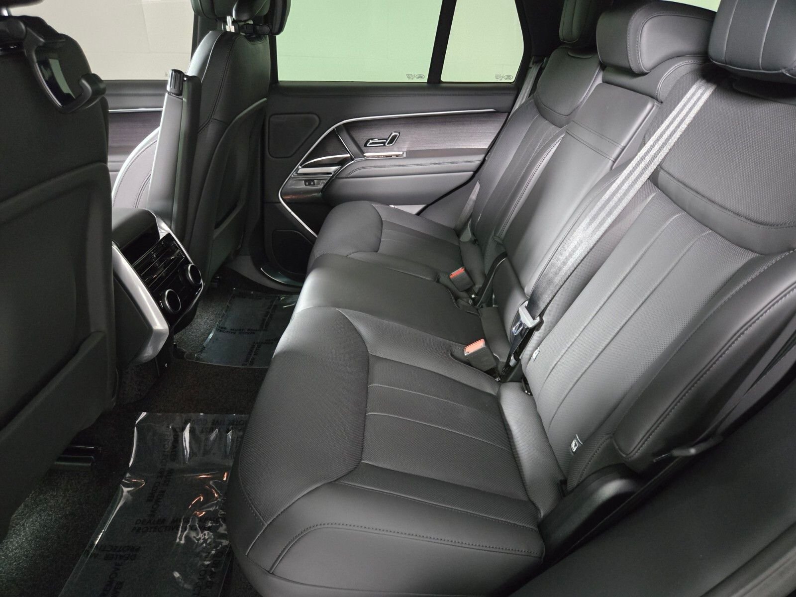 New 2026 Santorini Black Land Rover SE image 5